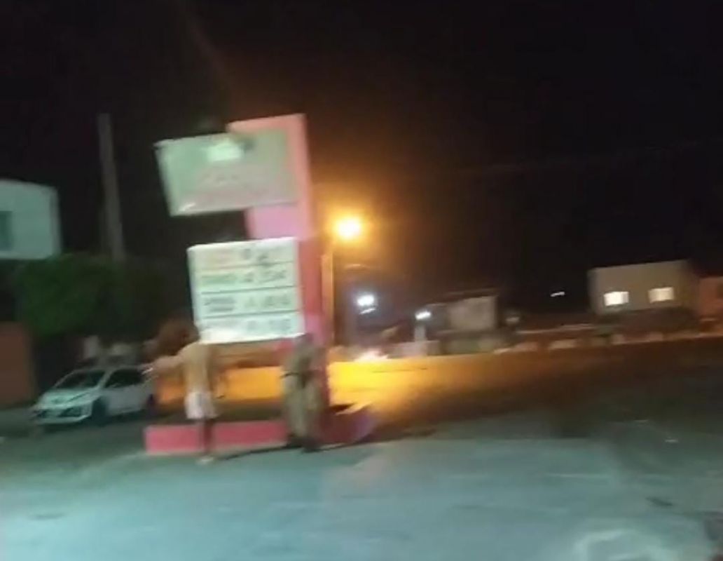 Perseguição a carro roubado termina em troca de tiros em Santaluz; Suspeito morre e policial militar fica ferido