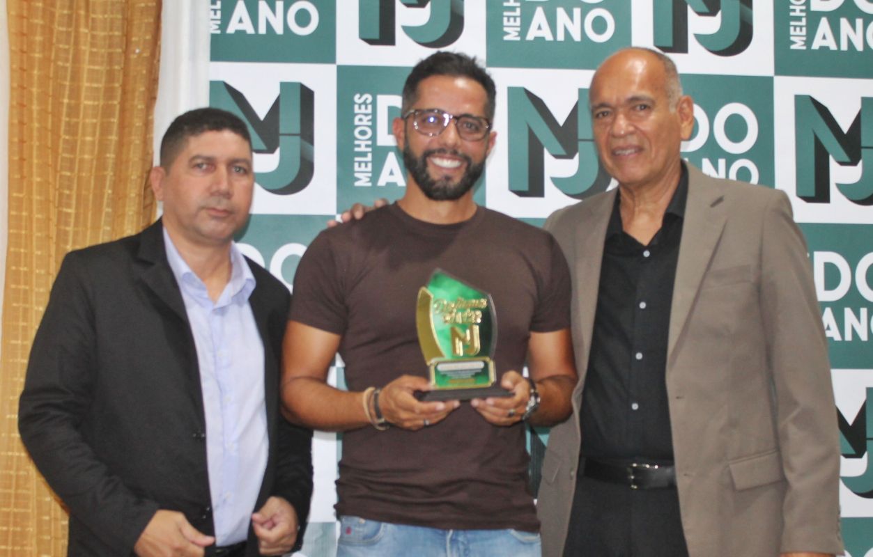 Empresa MJ Eventos e Pesquisa em Geral entrega Prêmio Destaques do Ano 2025 em Várzea do Poço, confira fotos
