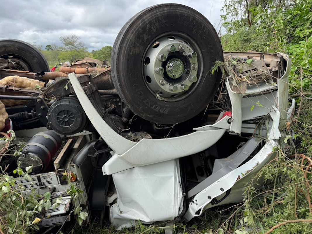 Grave acidente na BA-130 deixa duas vítimas fatais em Mairi