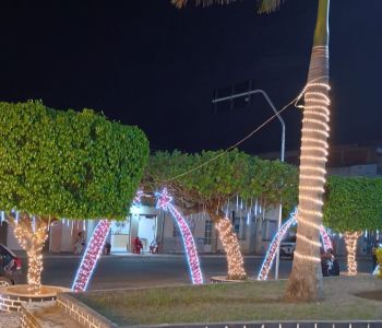 Ornamentação Natalina de Várzea do Poço chama atenção pela beleza da iluminação, confira vídeo